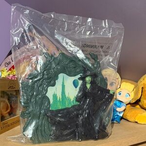 Elphaba popcorn bucket